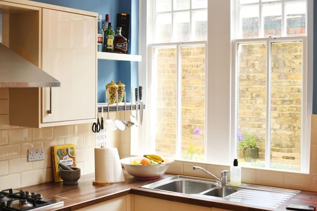 Three-Storey, Renovated 1890S Heritage Home In Spitalfields Market 伦敦 外观 照片