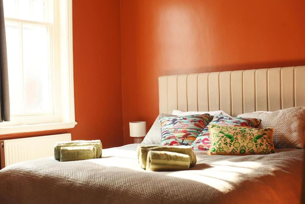 Three-Storey, Renovated 1890S Heritage Home In Spitalfields Market 伦敦 外观 照片